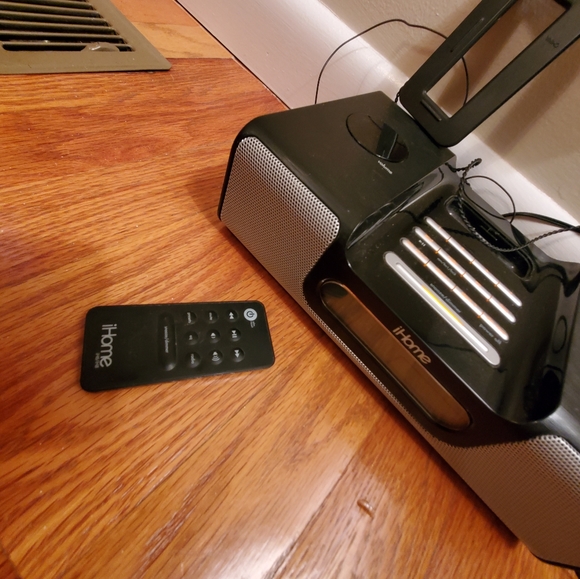 iHome Clock Radio - Picture 4 of 5